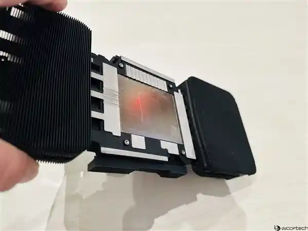 RTX 5090公版双流式散热器惊艳首发：轻松应对600W，噪音仅30-35dBA！