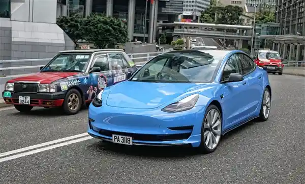 中国香港车市新宠：特斯拉独占前二，比亚迪海豹紧随其后