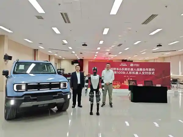 90后团队引领科技浪潮，深圳首家企业震撼交付百台 humanoid 机器人