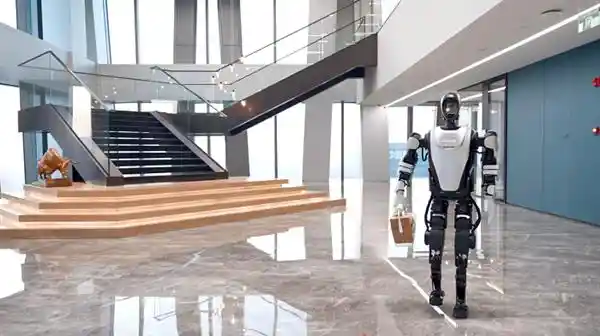 90后团队引领科技浪潮，深圳首家企业震撼交付百台 humanoid 机器人