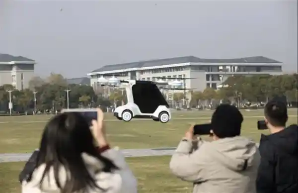 东南大学成功研发出国内首辆飞行汽车，空中续航超20分钟！
