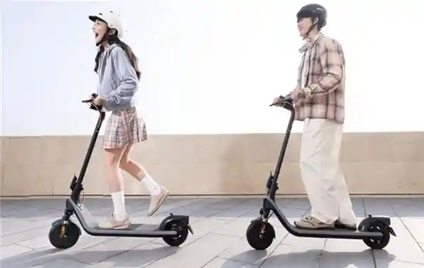 九号滑板车：动力充沛，续航持久，让你尽情畅游城市！