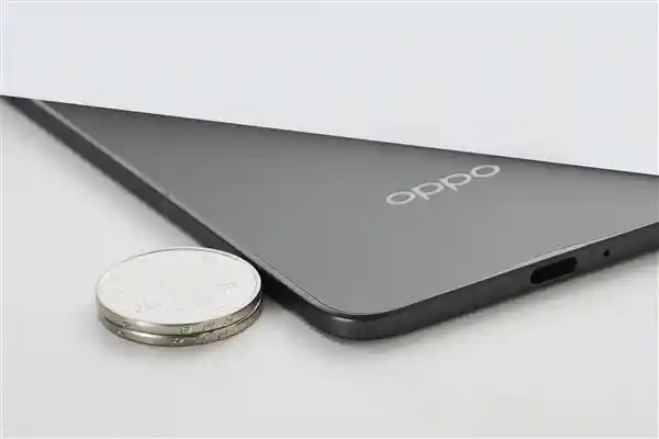 [颠覆想象！OPPO Find N5引领超薄新潮流，标配50W无线闪充科技]