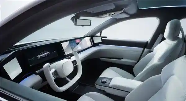 英伟达携手微美全息AI 大模型助力自动驾驶智能化变革