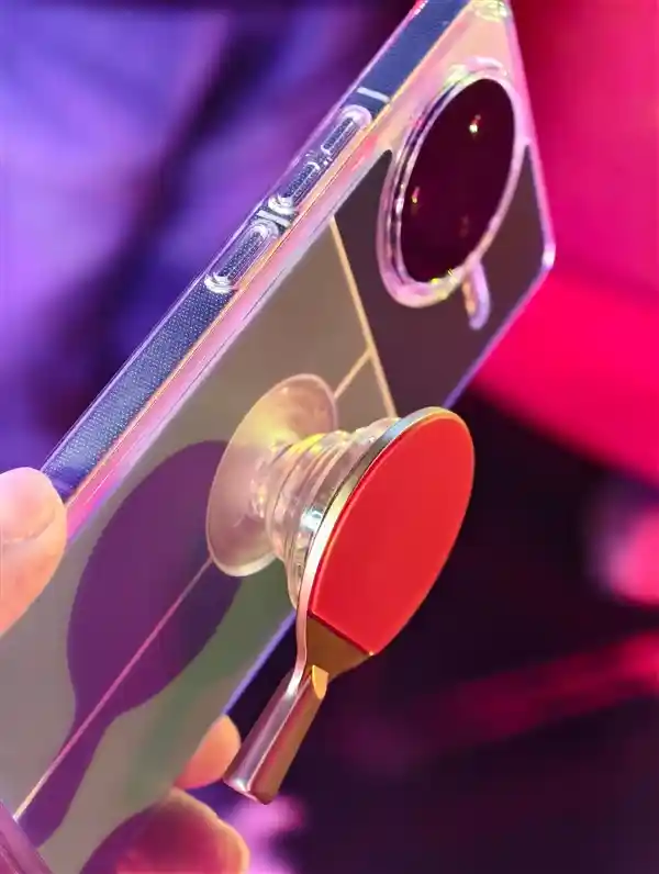 「樊振东生日快乐！REDMI K80系列推出乒乓球定制手机壳，独家限量发售！」