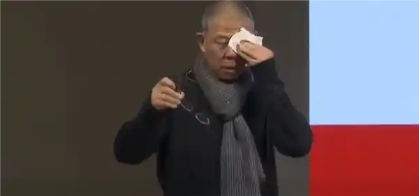 员工泪洒年会舞台，每一滴汗水都是清白的钱源