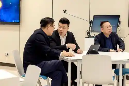 中国教育装备行业协会副会长夏国明一行探访itc保伦股份：共谋智慧教育未来