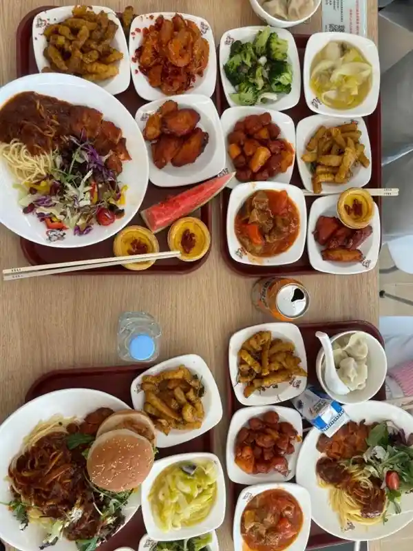 小米员工餐火爆15元！雷军亲邀网友共享美食盛宴