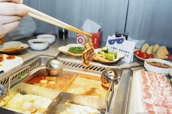 小米员工餐火爆15元！雷军亲邀网友共享美食盛宴