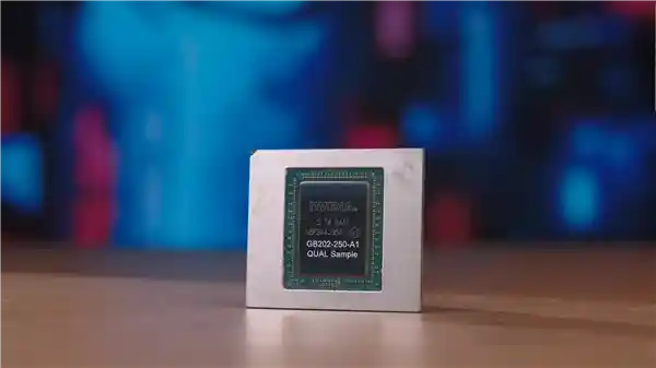超频的RTX 5090D引爆1765W狂潮！这款炙热显卡席卷科技界！