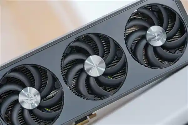 未来之镜！索泰RTX 5080 AMP EXTREME INFINITY显卡揭秘
