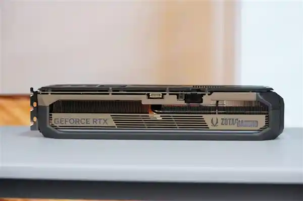 未来之镜！索泰RTX 5080 AMP EXTREME INFINITY显卡揭秘