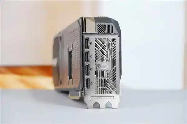 未来之镜！索泰RTX 5080 AMP EXTREME INFINITY显卡揭秘