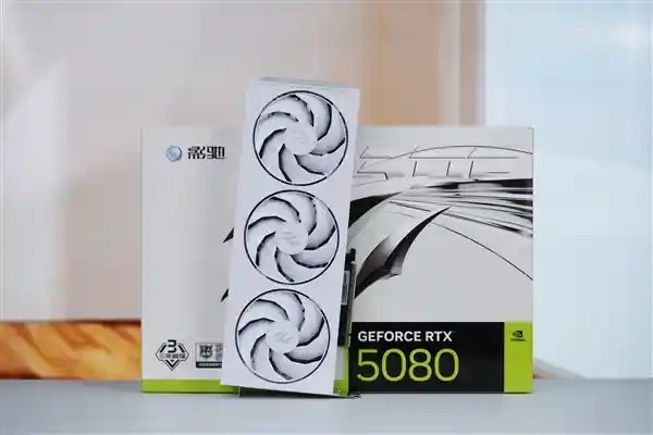 【重磅新品！影驰RTX 5080圣刃OC显卡震撼登场，7片三折扇叶助力极致散热】
