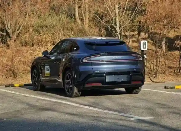 小米与特斯拉携手2025新车大揭秘：7款全新车型震撼登场，YU7/ModelY仅为序幕
