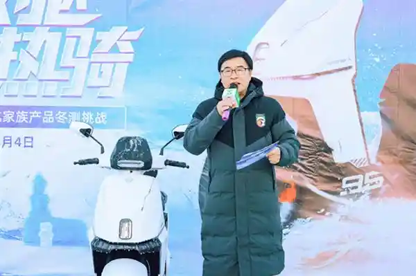 绿源2025破茧而出！全新数智豪华超跑S95震撼亮相