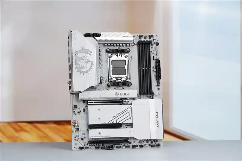微星MPG B850 EDGE TI WIFI主板性能超越X870E，一键提升10%带宽，延迟降低9ns