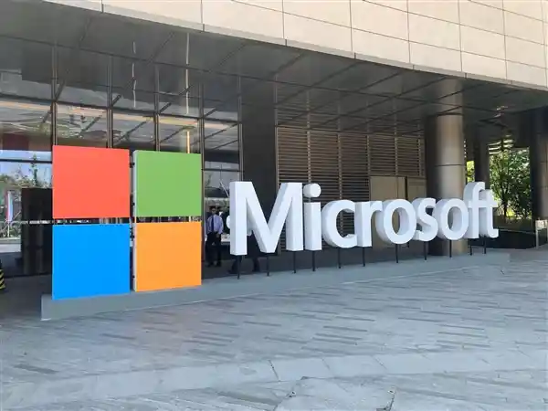 微软Surface即将揭示重磅消息，敬请期待！