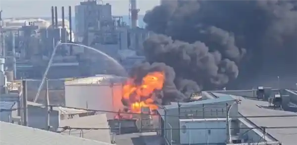 油罐爆炸！韩国工厂现黑烟滚滚，1人受伤1人失踪