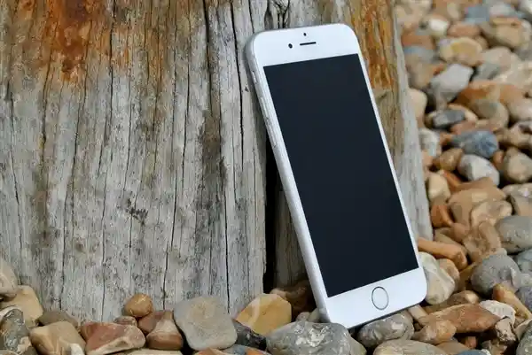 网友iPhone 6S用了10年后换iPhone 16 Plus，惊叹全新体验