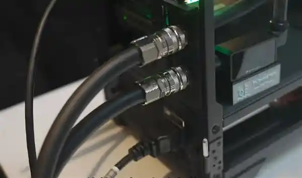 美女博主巧用家用空调外机，为电脑降温加速！RTX 5090性能飙升！