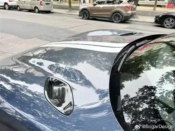 [小米YU7近距离实拍曝光：前所未见的细节大揭秘]