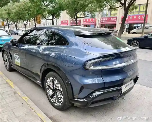 [小米YU7近距离实拍曝光：前所未见的细节大揭秘]