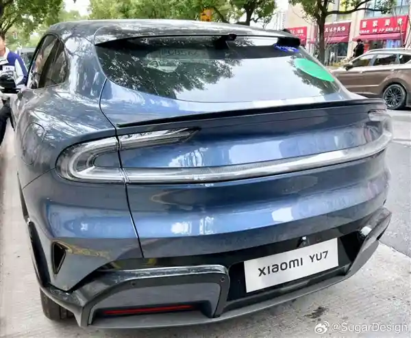 [小米YU7近距离实拍曝光：前所未见的细节大揭秘]