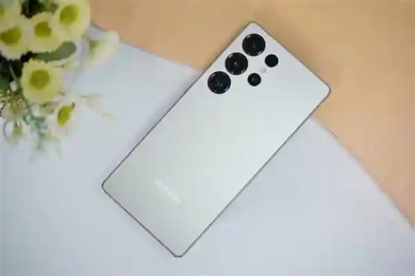 三星Galaxy S25 Ultra国行版突破技术边界，首次支持中国天通卫星通话功能！