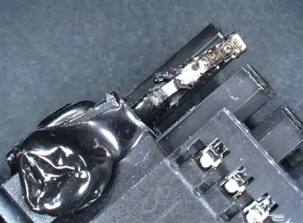 RTX 5090 FE公版电源线曝高温达151℃！绝对安全之谜待解