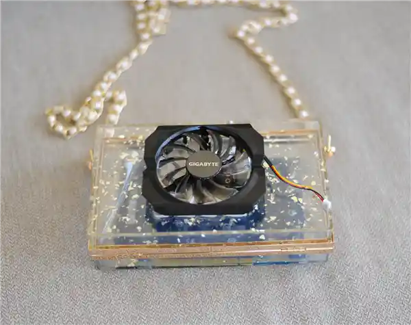 奢华创意！NVIDIA H100 GPU改造成高端时尚包，售价破47万元