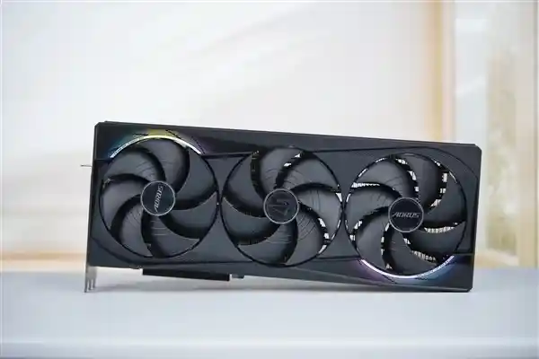 网友购买全额RTX 5080遭遇商家涨价退货，惹怒众人