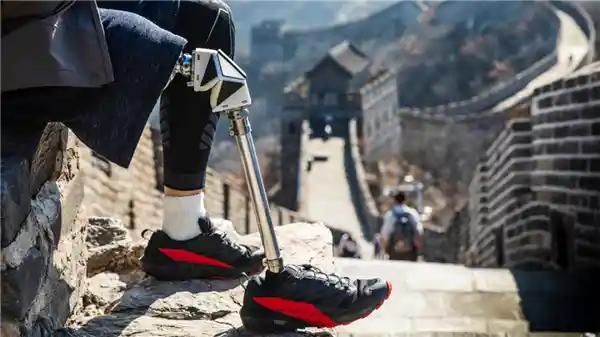 北大研发软体膝关节假肢问世，轻盈减震，引领全球科技新潮流