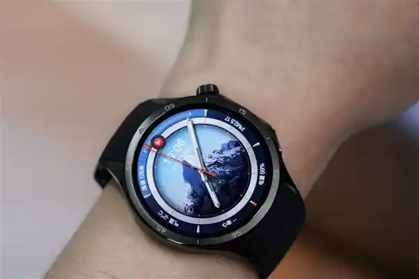 [革新健康监测：OPPO Watch X2全球首推无感高血压风险评估亮相]