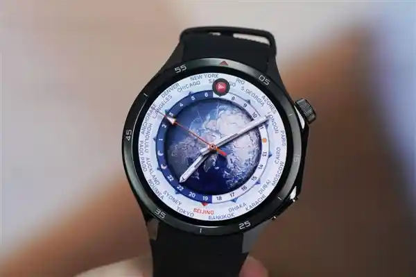 [革新健康监测：OPPO Watch X2全球首推无感高血压风险评估亮相]