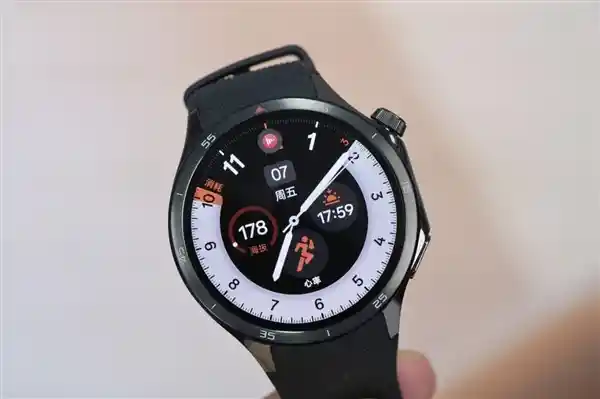 [革新健康监测：OPPO Watch X2全球首推无感高血压风险评估亮相]