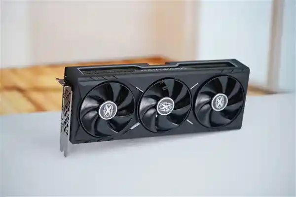 赛博潮流新纪元！耕升RTX 5070 Ti炫光·超OC显卡惊艳亮相