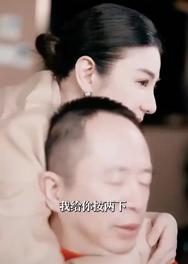 周鸿祎与黄奕联手打造惊险短剧，刺杀场景激烈动作戏引关注