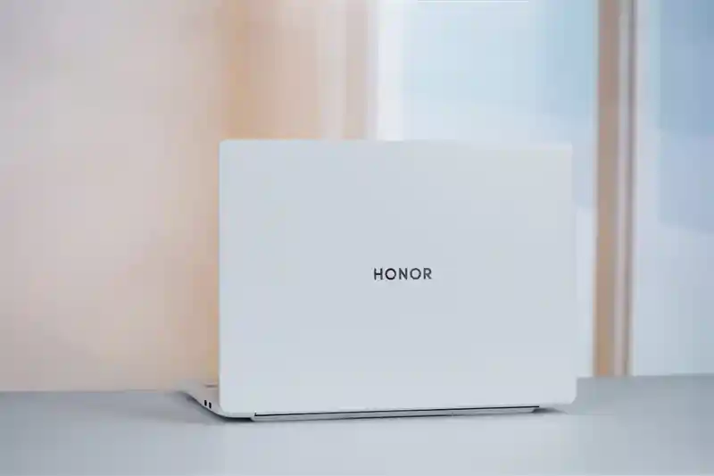荣耀MagicBook Pro 14评测：手机技术跨界赋能，引领AI PC新纪元