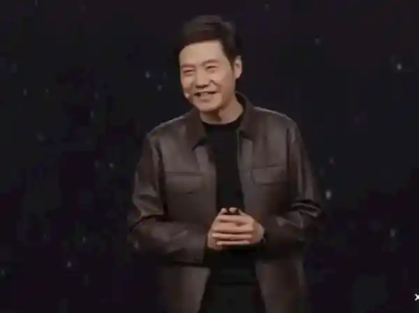 雷军同款潮流皮衣火爆预售，等待时间竟长达一个月！