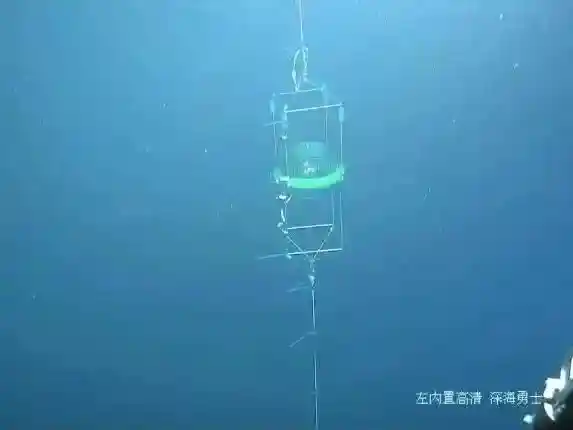 中国打造水下深海中微子望远镜：首个样机成功下潜1600米