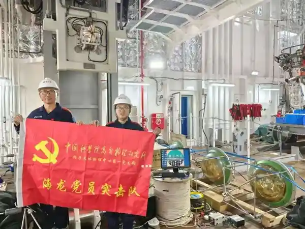 中国打造水下深海中微子望远镜：首个样机成功下潜1600米