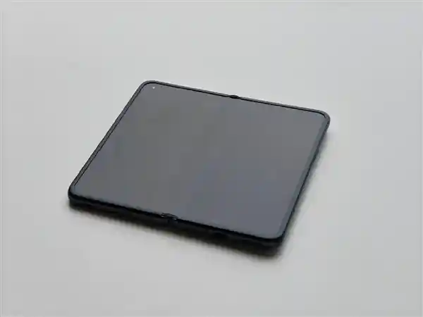 3年老机依旧逆袭！初代OPPO Find N折痕表现超越友商新品