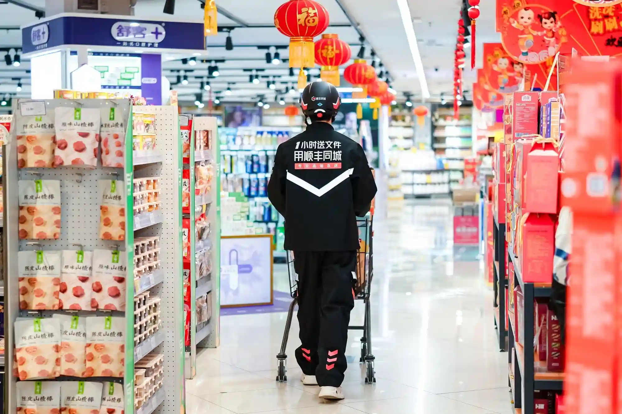 商超百货单量飙升，饮品订单暴增106%，顺丰同城迎来蛇年红红火火