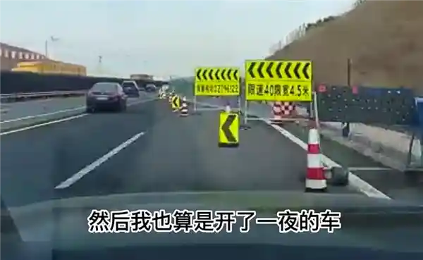 男子开启智能驾驶模式后居然大摇大摆打盹，结果车祸现场惨不忍睹