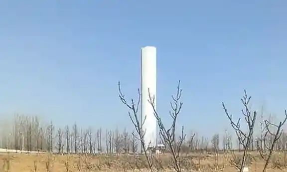 江苏一风力发电塔不敌狂风倒下：损失或高达300万