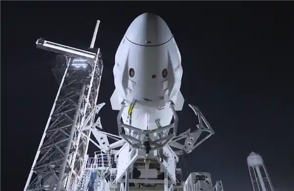 太空漂泊9个月，终回家！龙飞船成功接回宇航员
