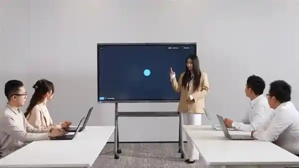 海信推出全球首个智能会议伴侣：DeepSeek智能体会议平板