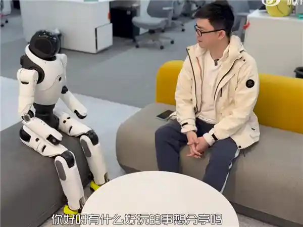 智元灵犀X2：酷炫技能大揭秘！骑自行车、闺蜜合影、缝葡萄，样样拿手