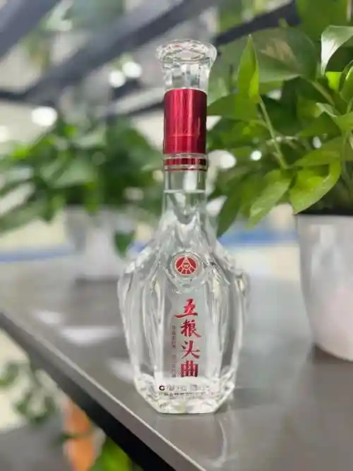 五粮液头曲突围白酒市场：揭秘成功背后的秘密武器